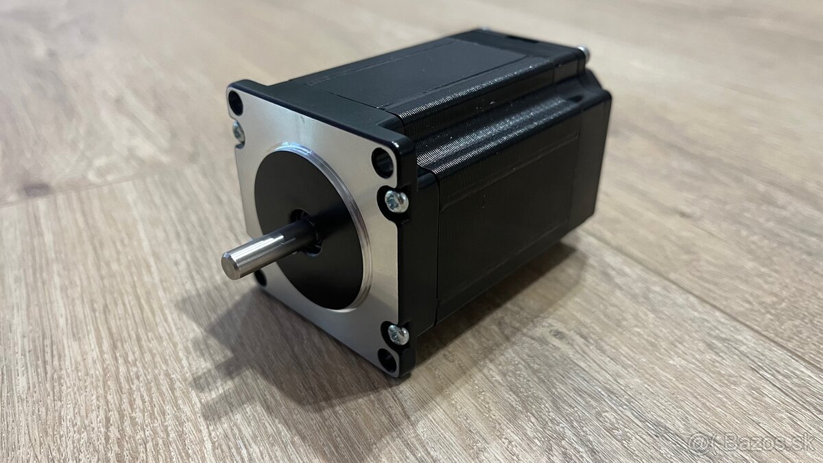 Krokov motor s integrovaným ovládačom - 3