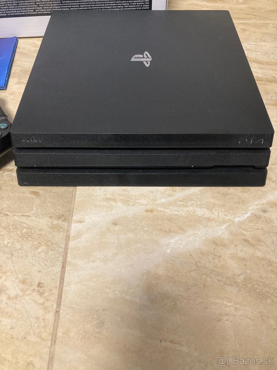 PS4 PRO 2TB SSD + 3 ovládače + hry - 3
