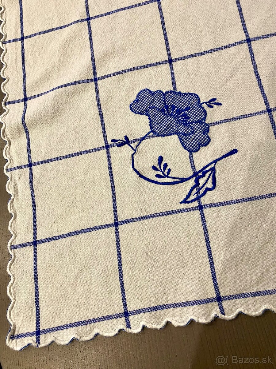 Vyšivaný obrus 170 cm X 150 cm - 3