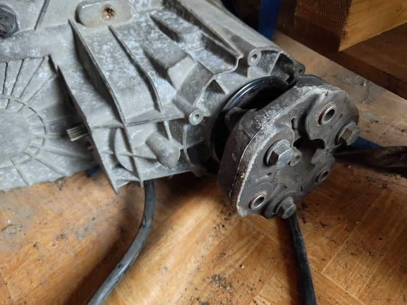 predám rozvodovku Volkswagen Touareg 0ad.341.010.k 250€ - 3