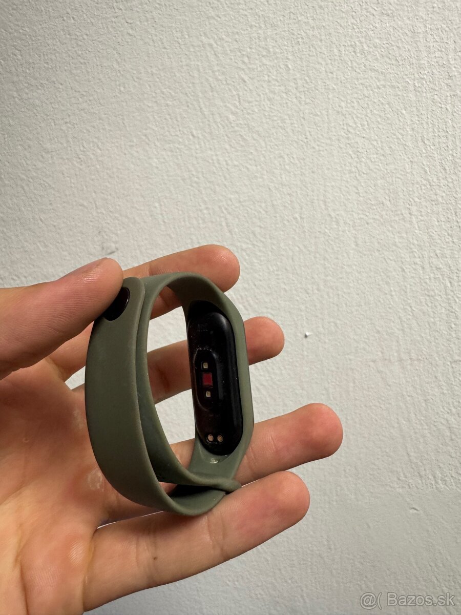 Predám smart hodinky Xiaomi Mi Band 4 + nabíjačka - 3