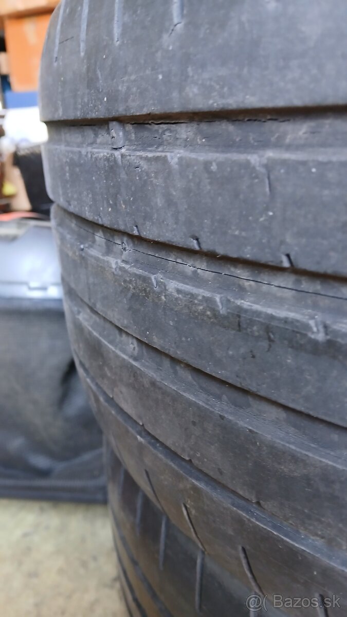 Goodyear 245/45 R18 - 3