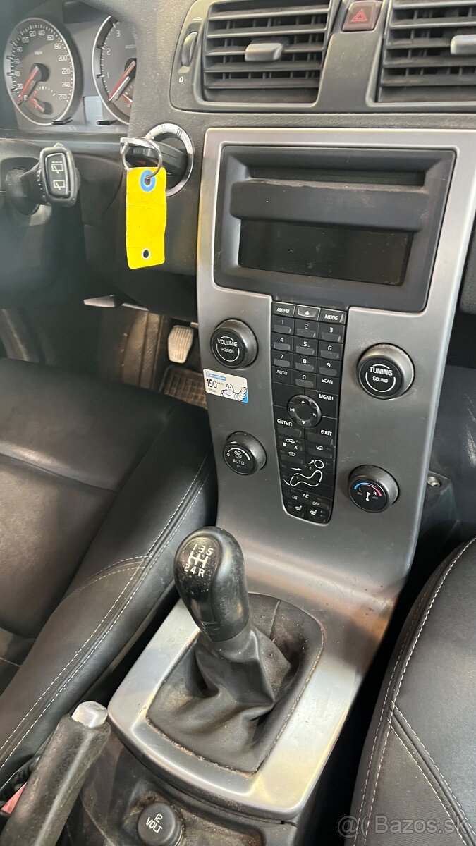 Rozpredam Volvo V50 2.0 benzin - 3