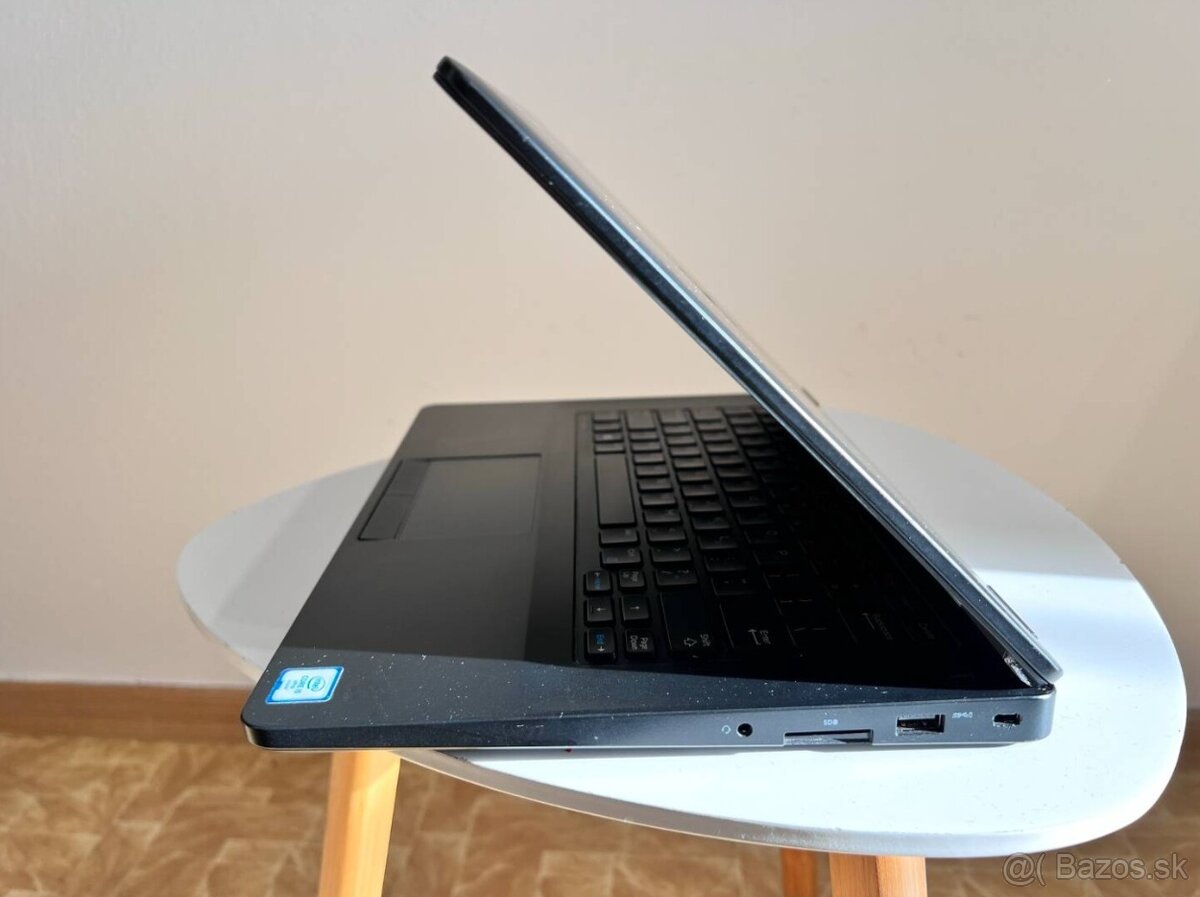 Notebook 14" DELL.Intel i5-6300U 2x2,40GHz.8gb ram.120g SSD - 3