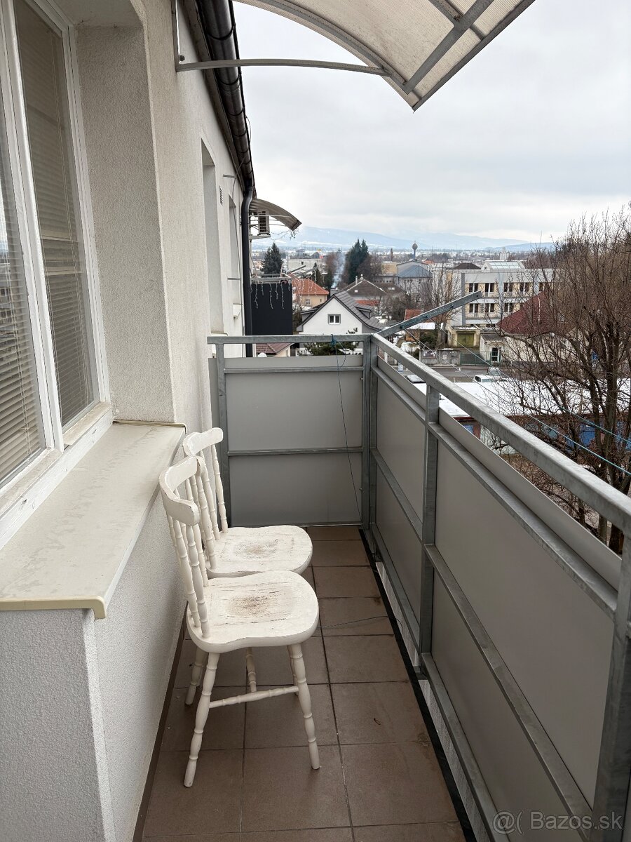 prenájom v absolútnom centre s balkónom - 3