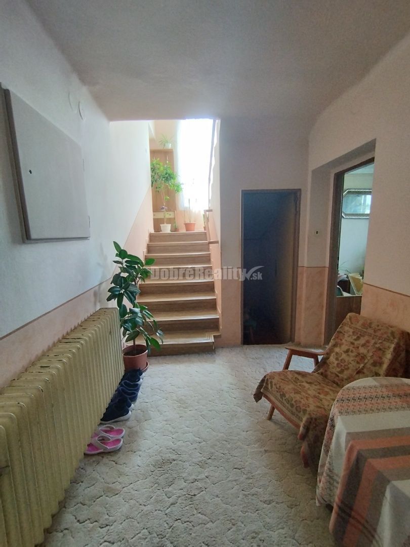 Super ponuka - príjemný rodinný dom pre viacčlennú rodinu s - 3