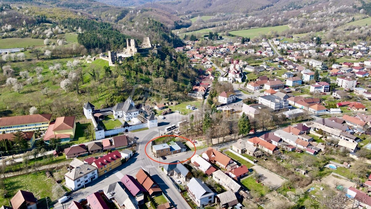 Penzión na námestí s vlastným barom a nenahraditeľným výhľad - 3