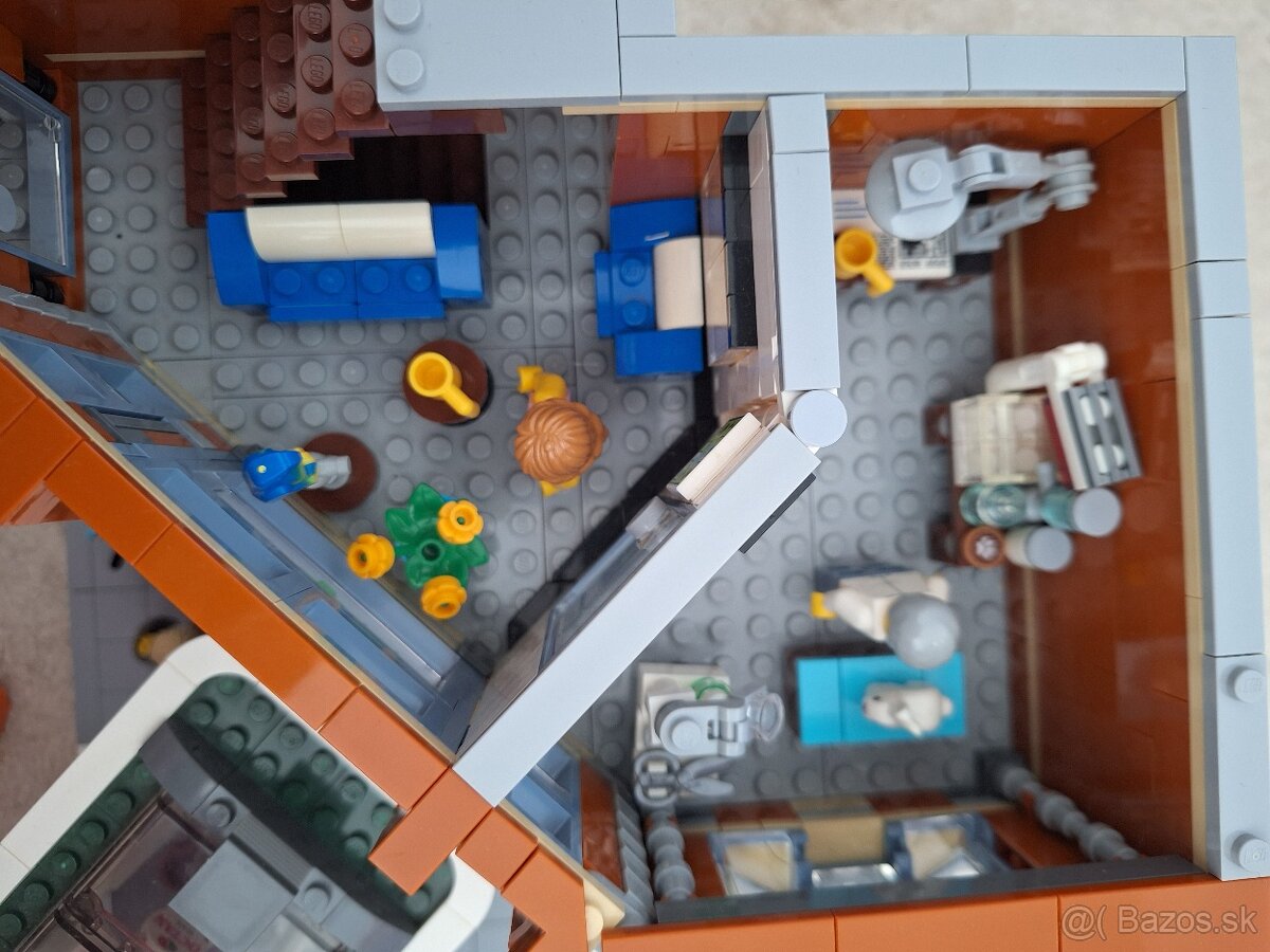 LEGO CREATOR EXPERT 10264 - 3