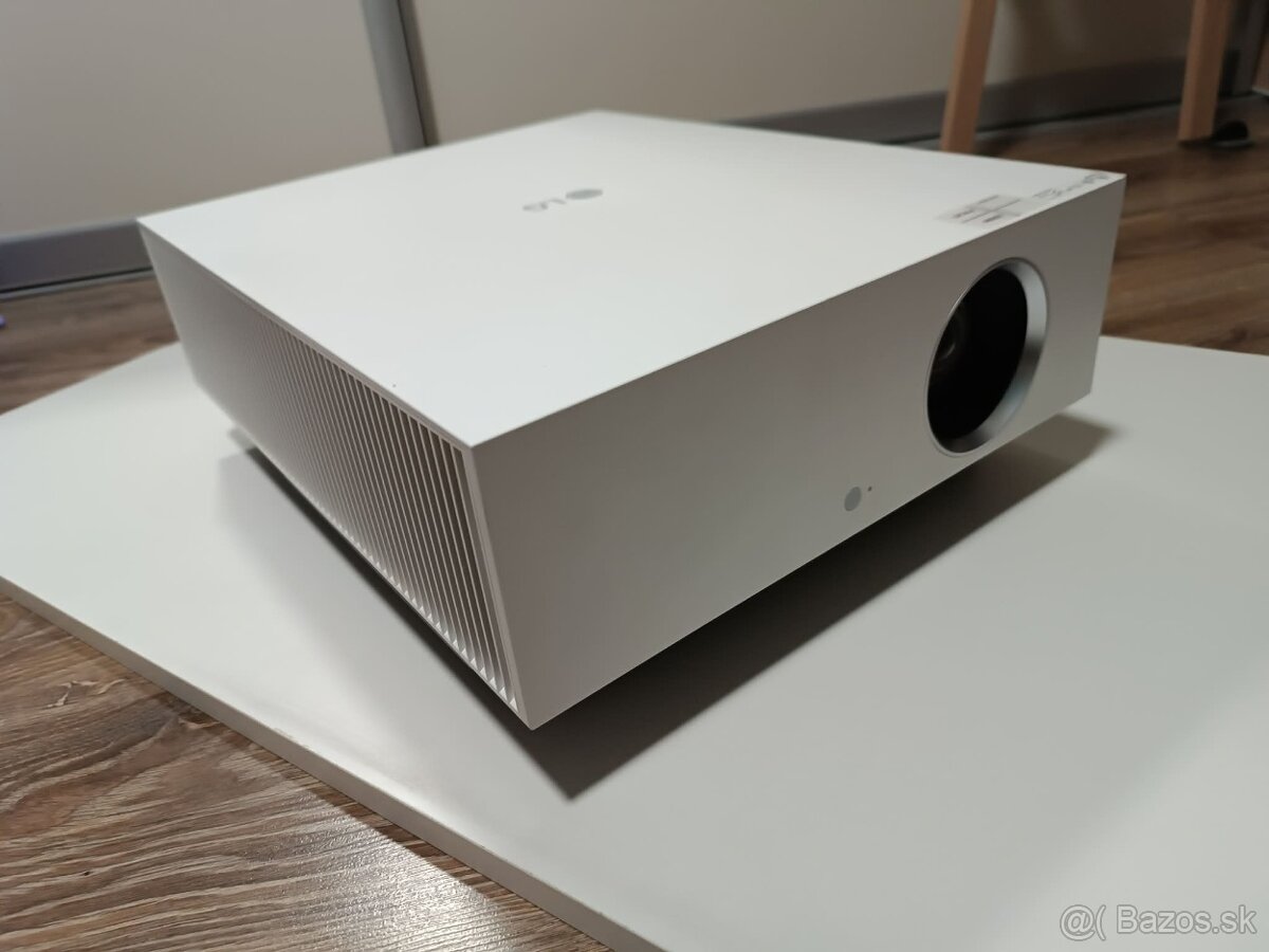 Predám LG CineBeam HU810PW 4K laserový projektor-1745 hod - 3