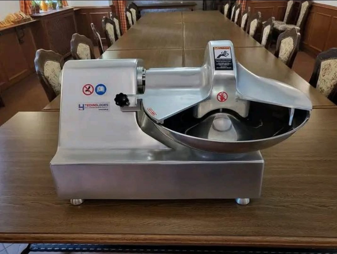 Predám mlynček na mäso + reznícky kurt - 3