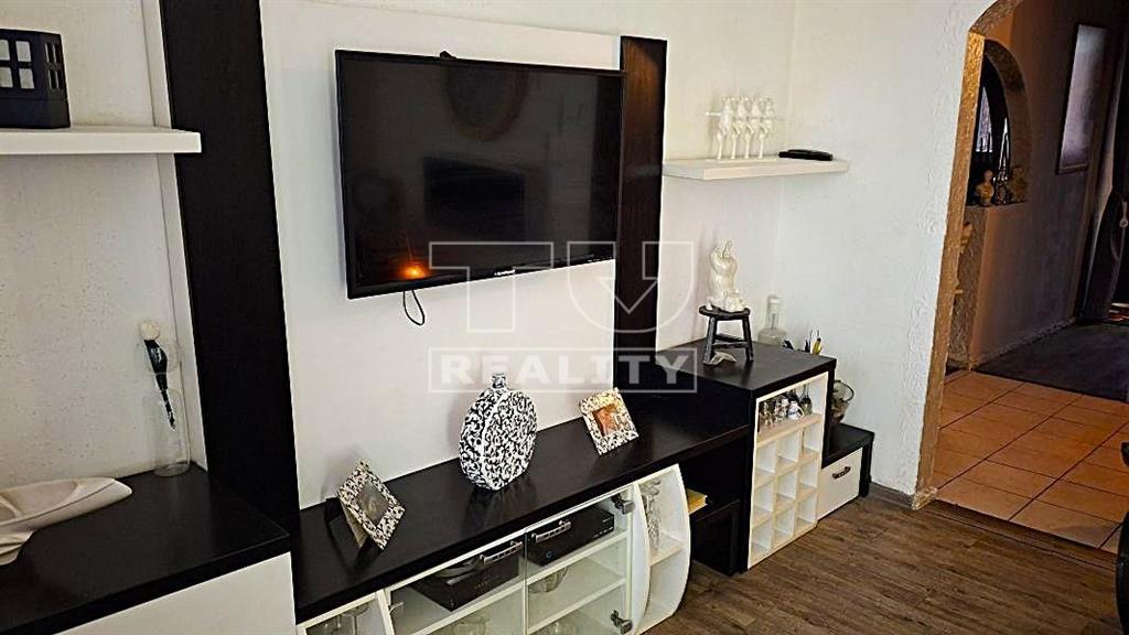 3 izbový čiastočne zrekonštruovaný byt 78 m2 s loggiou –... - 3