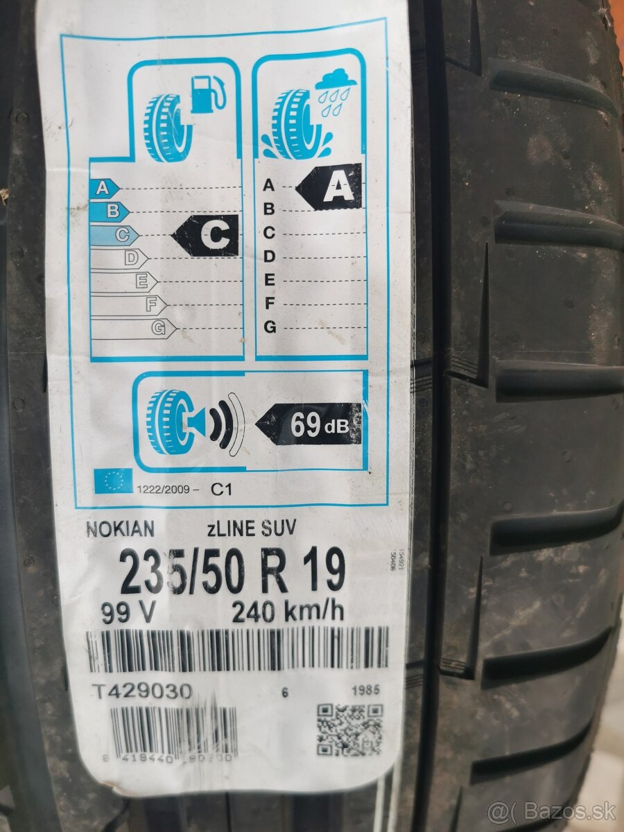 Predám Nokian SUV 235 50 r19 - 3