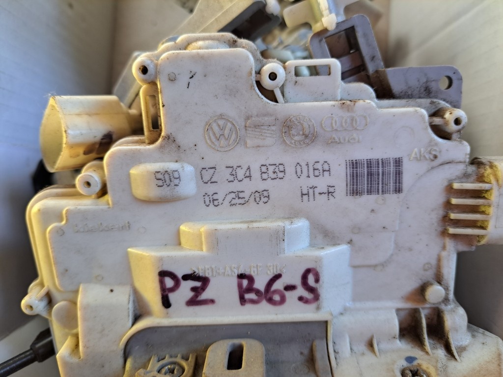 ZÁMKY DVERÍ - VW PASSAT B6 3C - 3