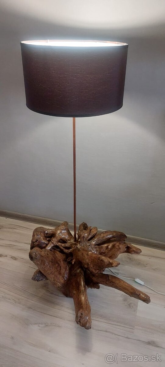 Stojanová lampa s koreňa - 3