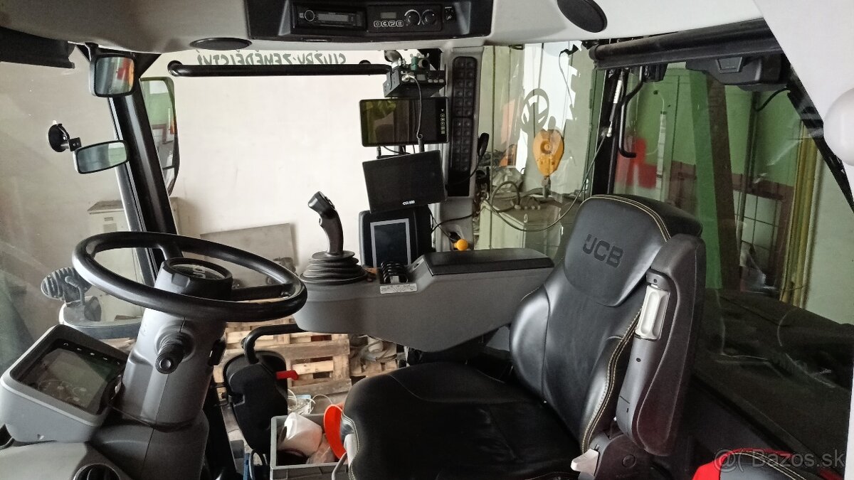 JCB Fastrac 8330 - 3