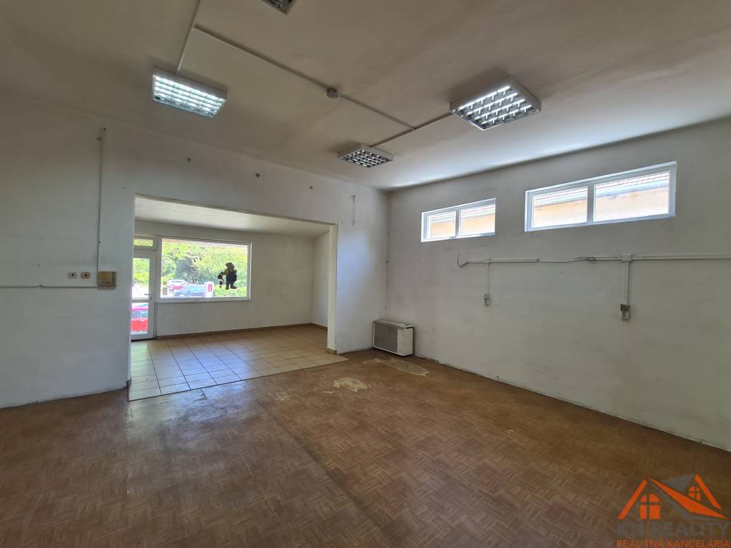Na predaj budova na rôzne účely Moča - 3