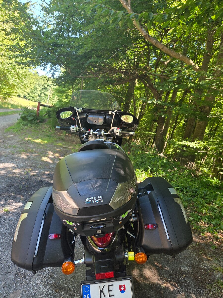 Suzuki 800 intruder - 3