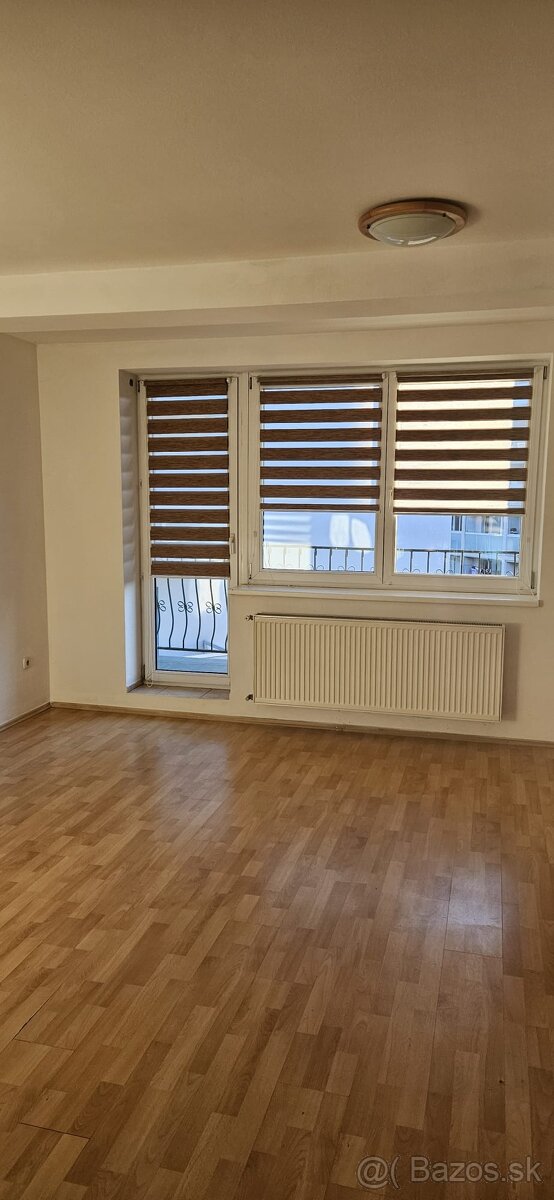 Prenájom 4-izbovy byt - 3