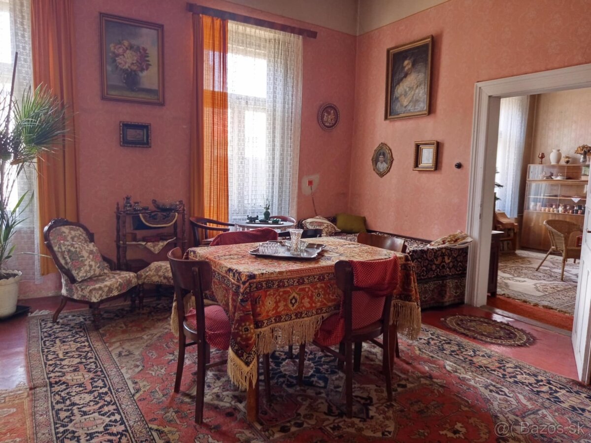 NA predaj rodinný dom v úplnom centre mesta LEvice - 3