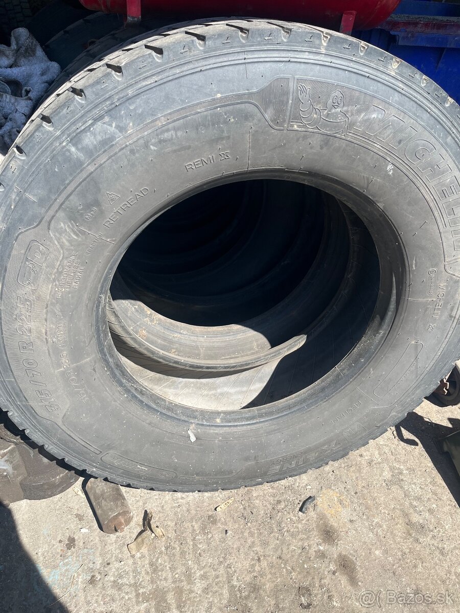Predám 315/70R22,5 - 3