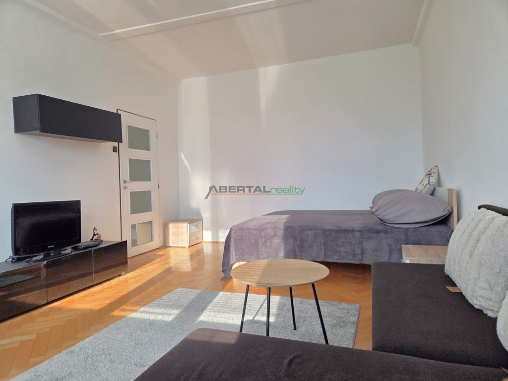 Priestranný a svetlý 1i byt (43 m²), Mesačná ul., Ružinov, B – foto 3