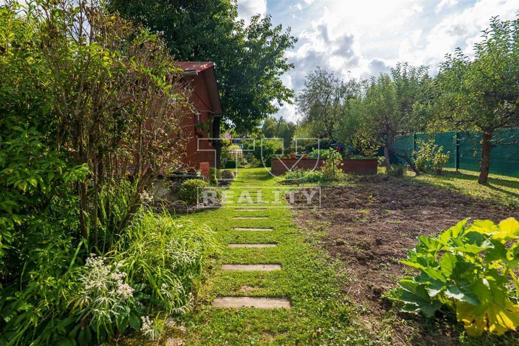 Záhrada s malebnou, zateplenou chatkou – Kalvária,... - 3