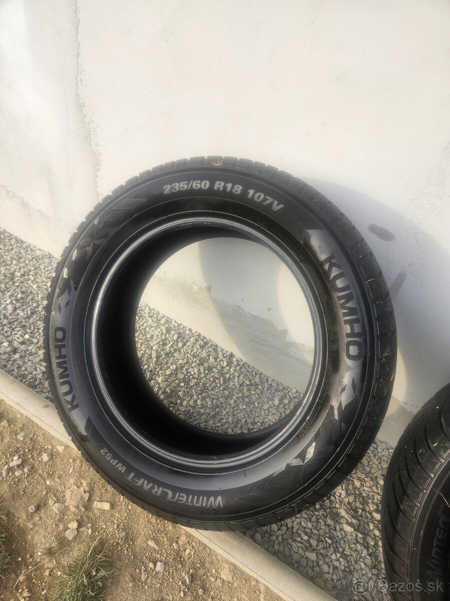 235/60R18 - 3