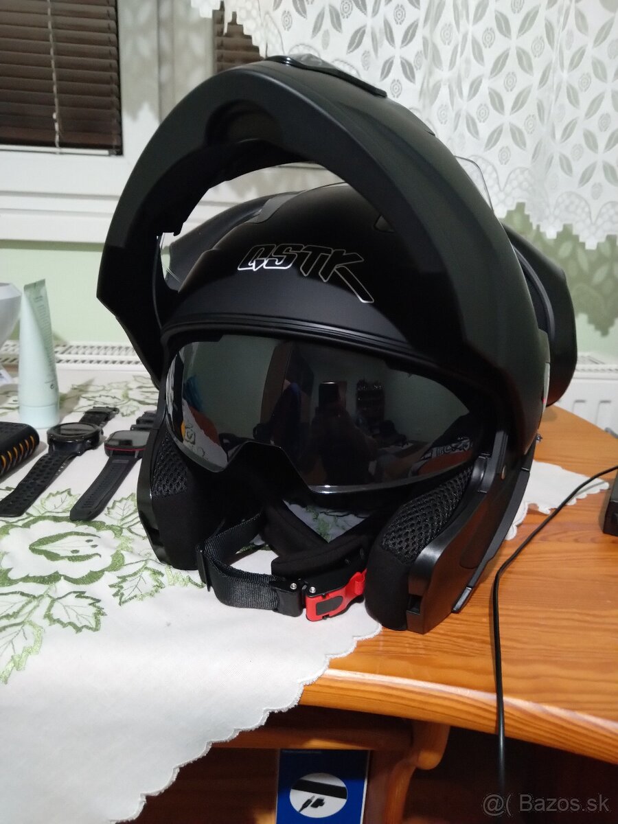 Vyklopná prilba veľkosť XL - 3