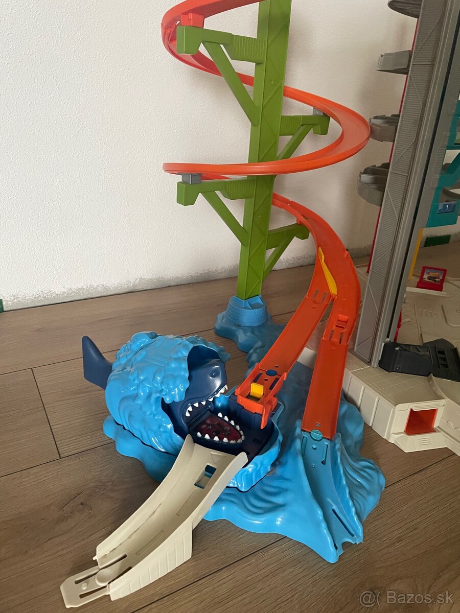 Hotwheels garáž - 3