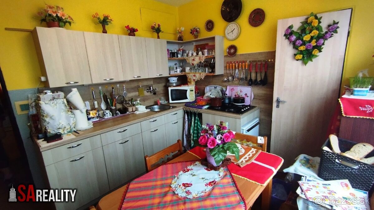 Priestranný 3 izbový byt v centre mesta Levice - 3