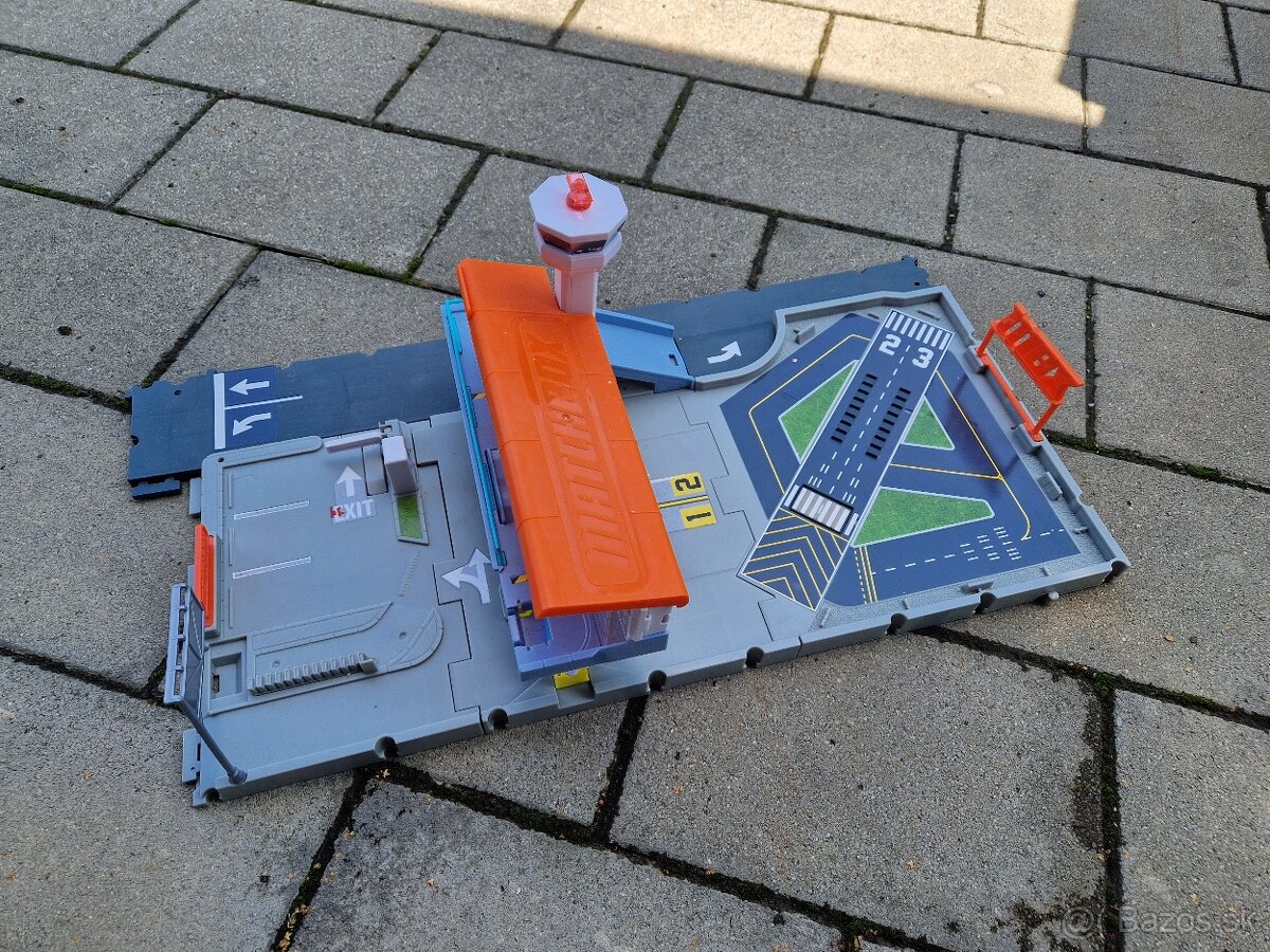 Parkovací dom, letisko auta - 3