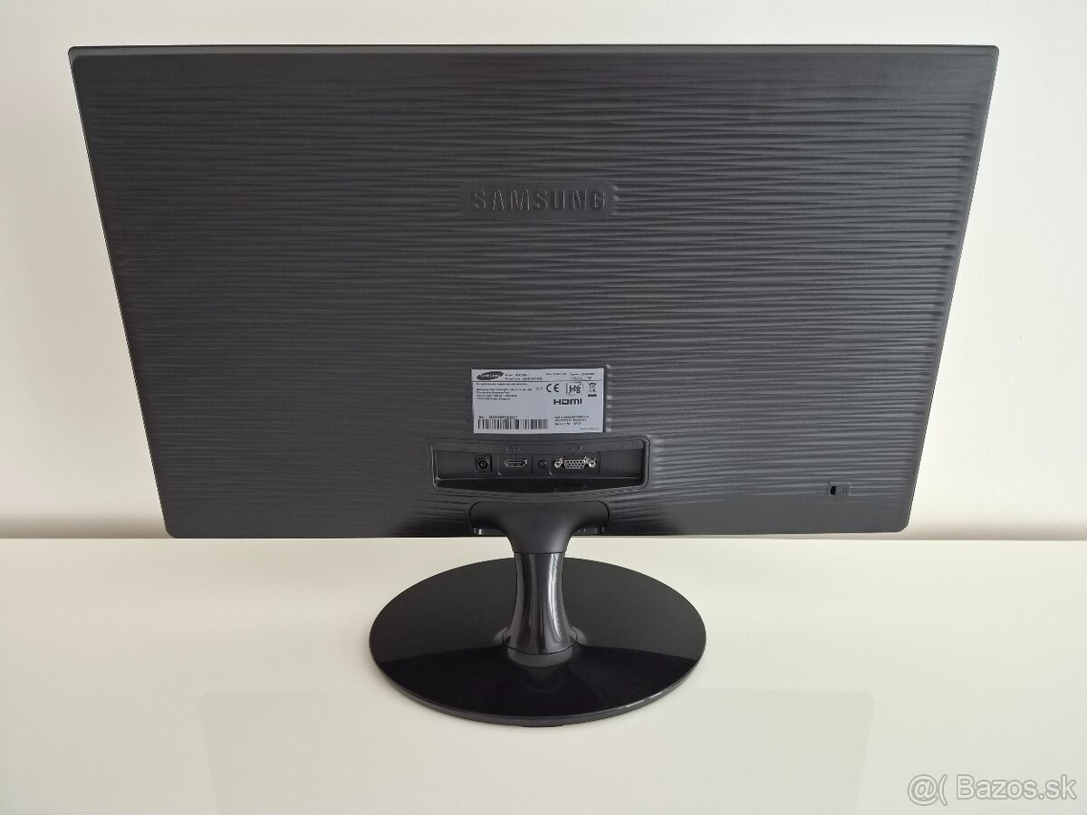 Samsung S24D300H - 3
