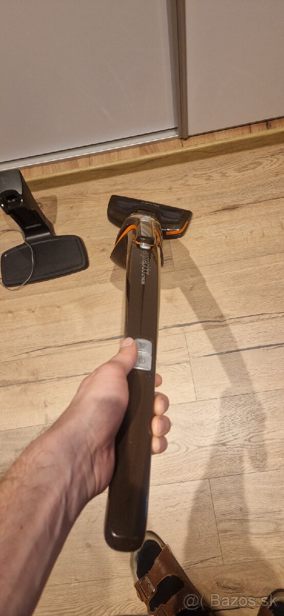Tyčový vysávač s metlou Electrolux Ergorapido 18V - 3