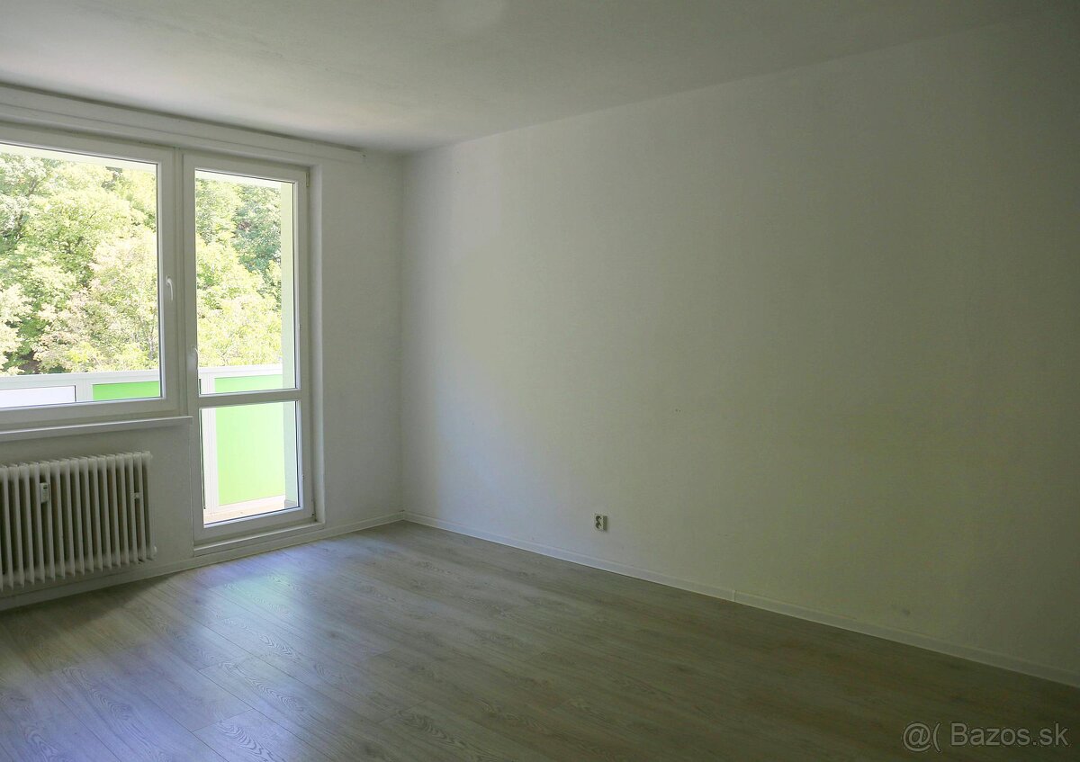 Predám priestranný, slnečný 3i byt v Novej Bani v širš - 3