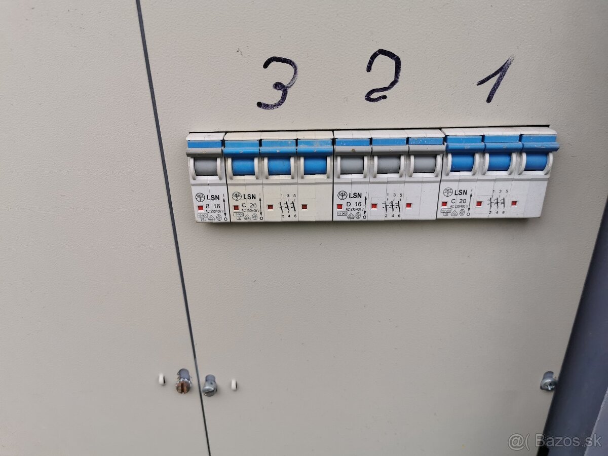 Predám rozvodnú skriňu - 3