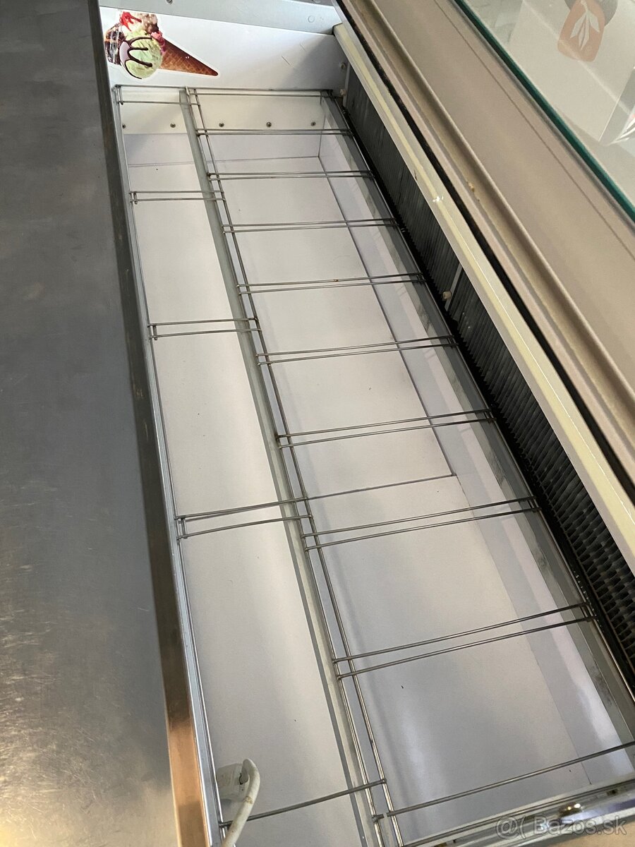 Zmrzlinova vytrina - 3