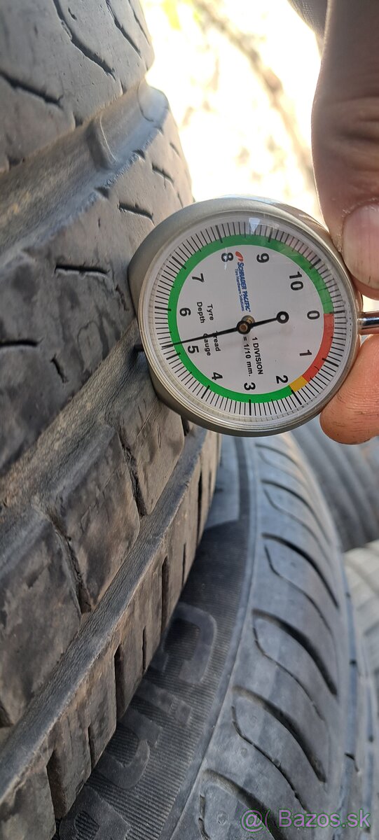 225/45R17 - 3