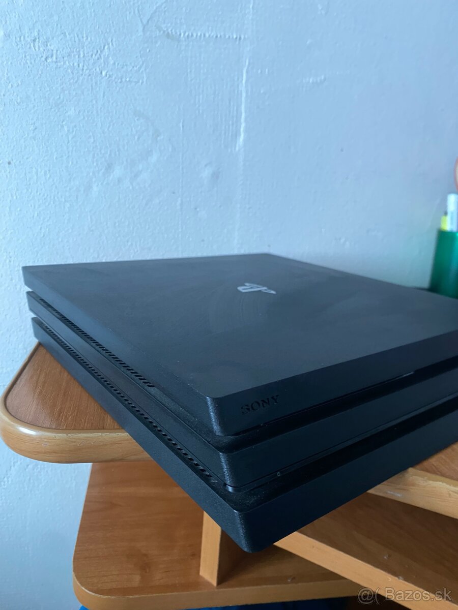 Playstation 4 Pro - 3