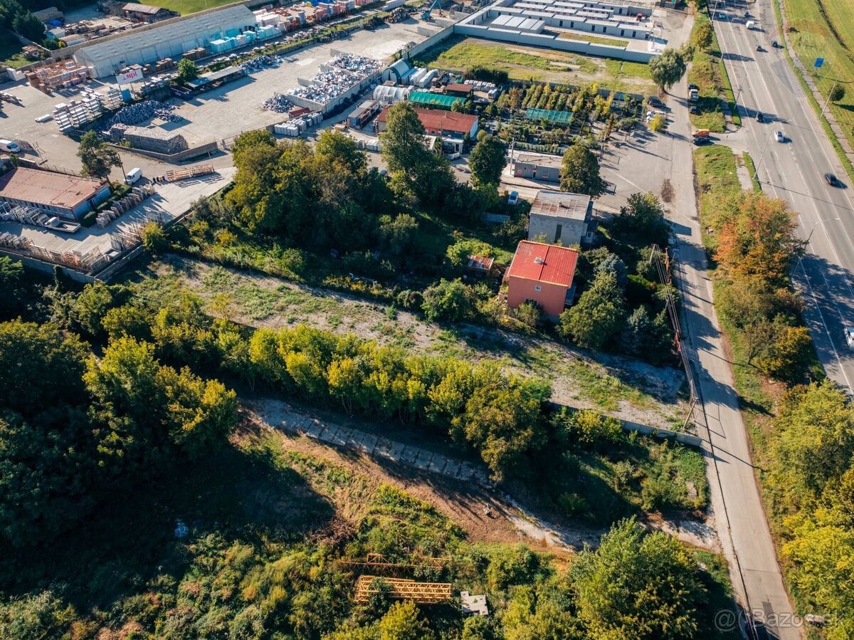 Prenájom pozemku 1704 m2, Nitra – 100 m od vstupu na R1 - 3