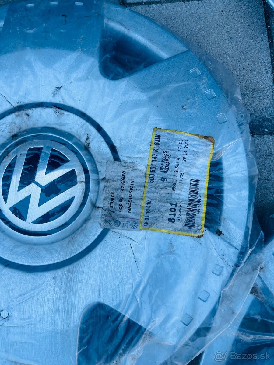 Predám Originálné puklice na VW. r13 - 3