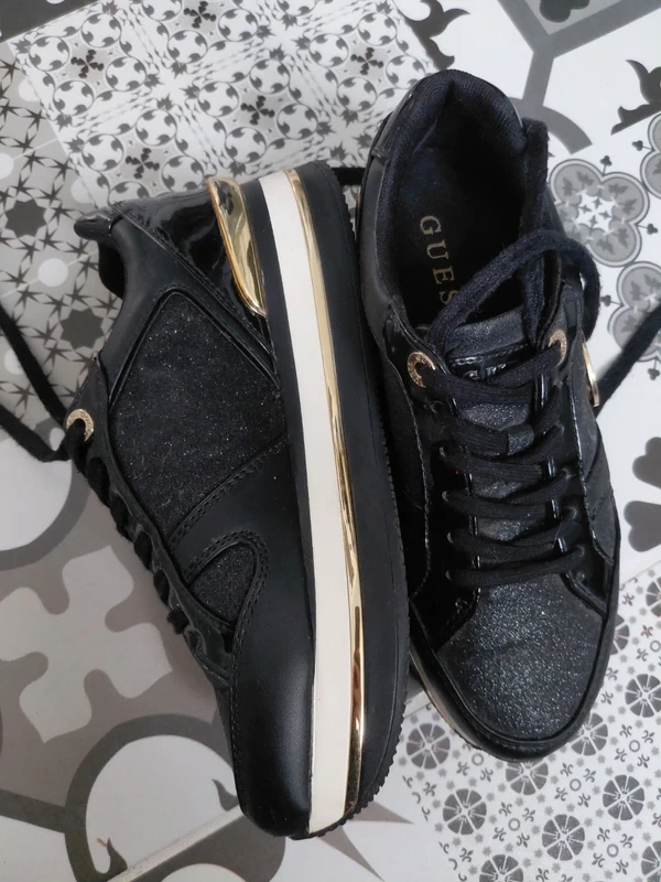 GUESS 38 - 3