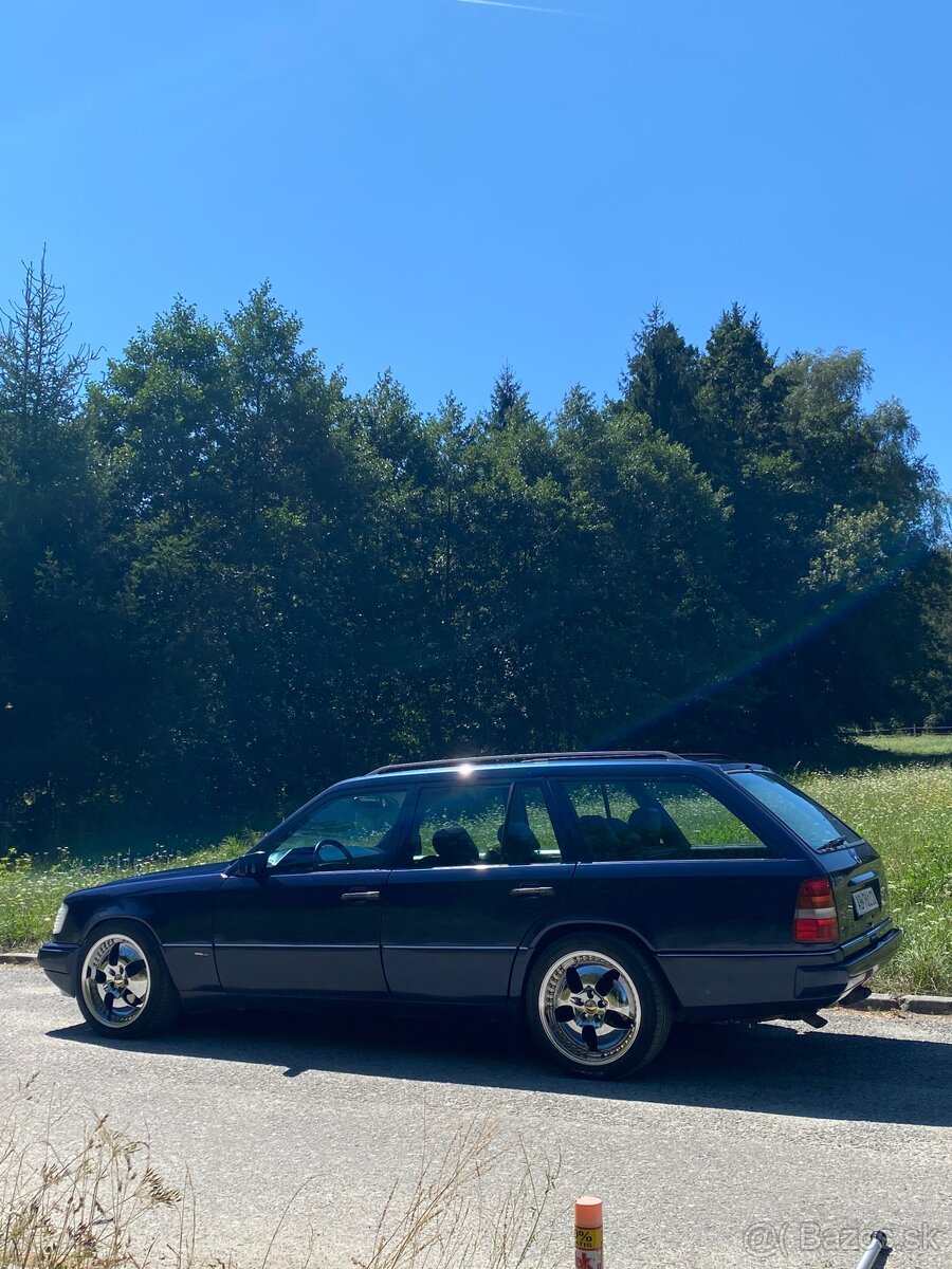 mercedes w123 e220T sportline - 3
