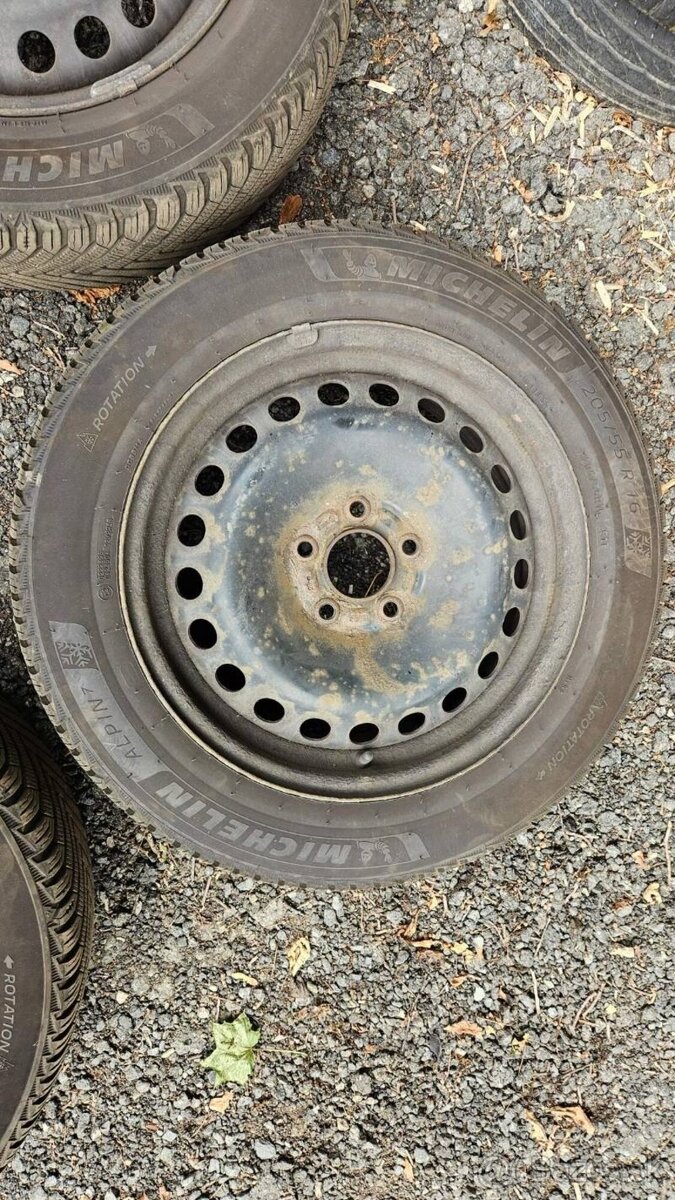 154. sada zimní kola Ford 205/55/16 5 x108 mm