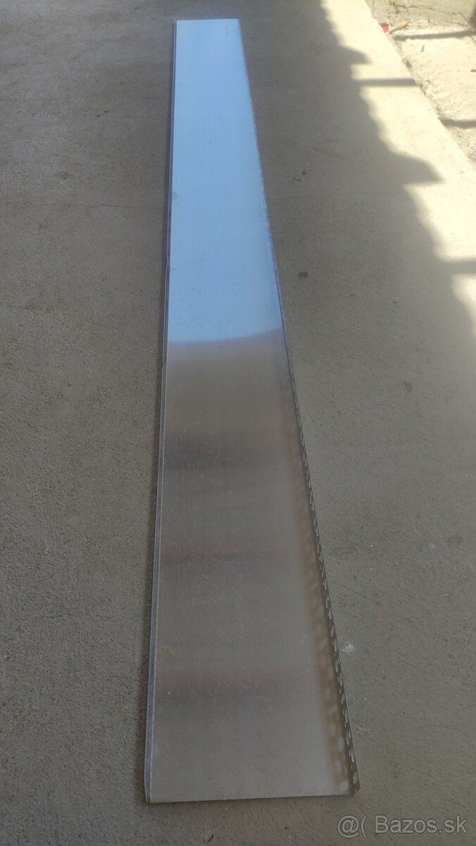 Profil soklový zakladací z Al 220/1,0mm 2,5m - 3