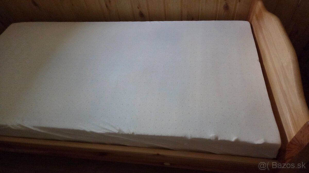 Masívna drevená posteľ - 3