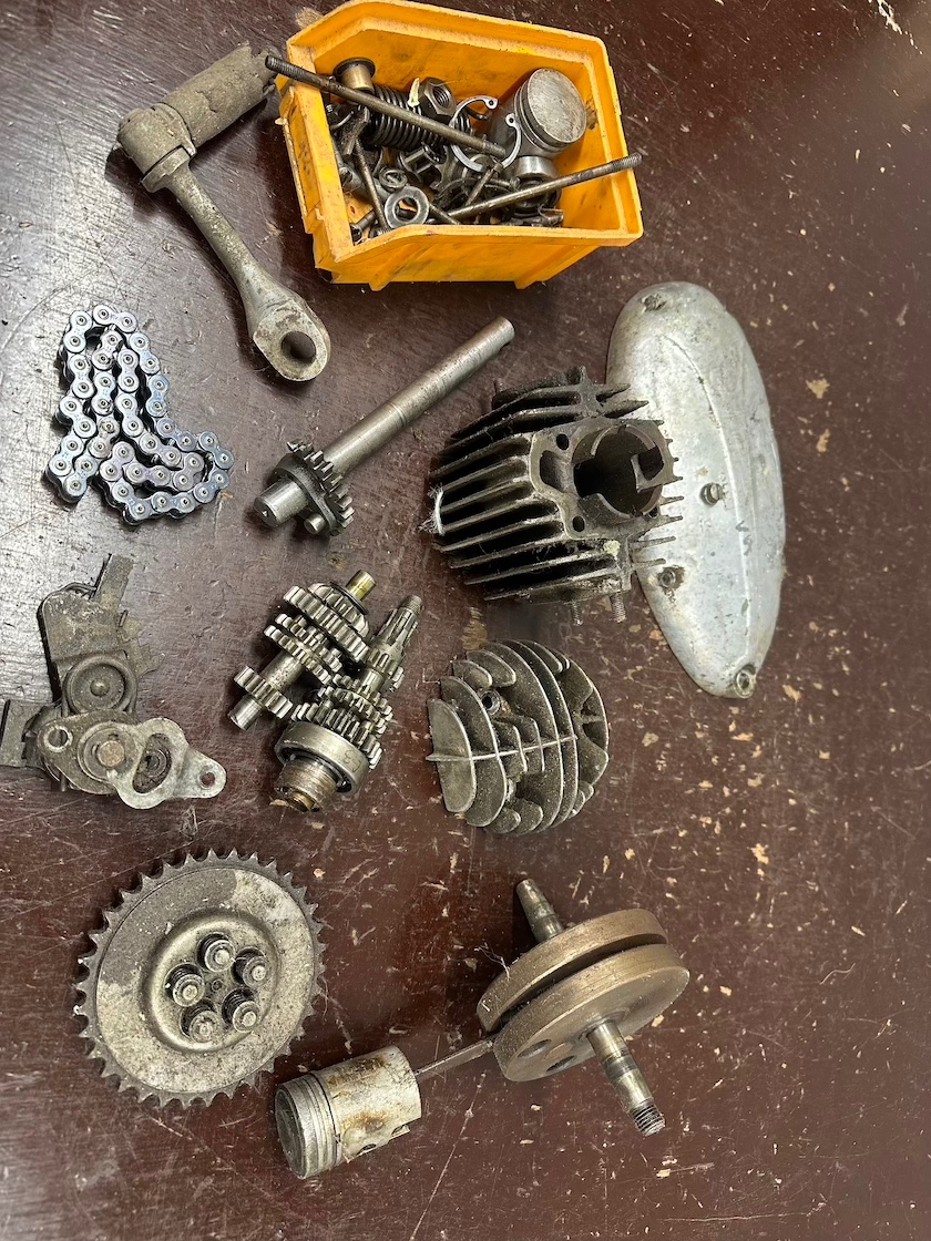 Predám DIELY motora JAWA Pionier 550 555 - 3