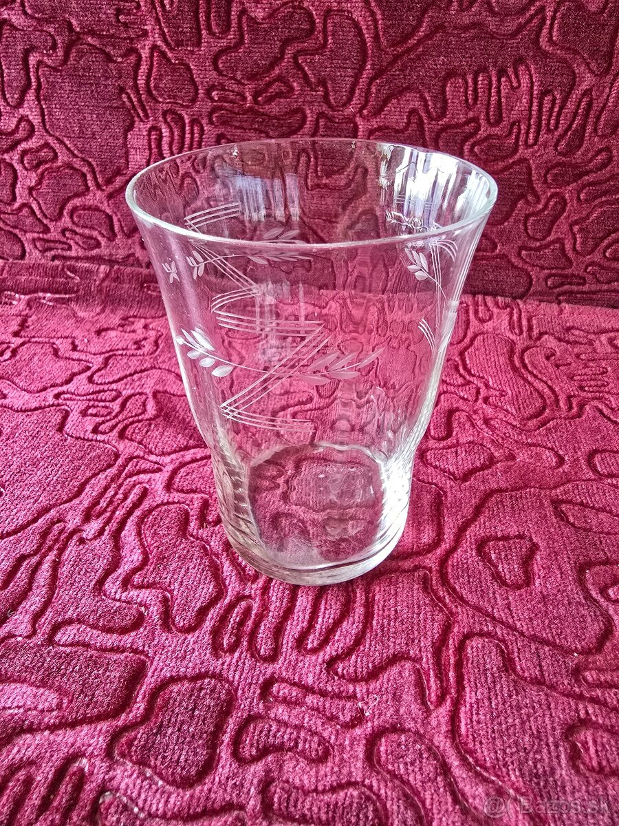 Karafa a poháriky. - 3