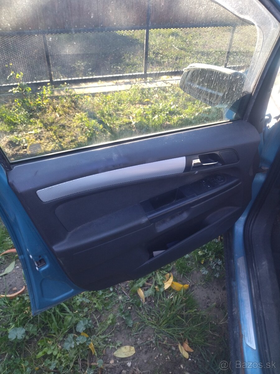 Opel Zafira na náhradné diely. - 3