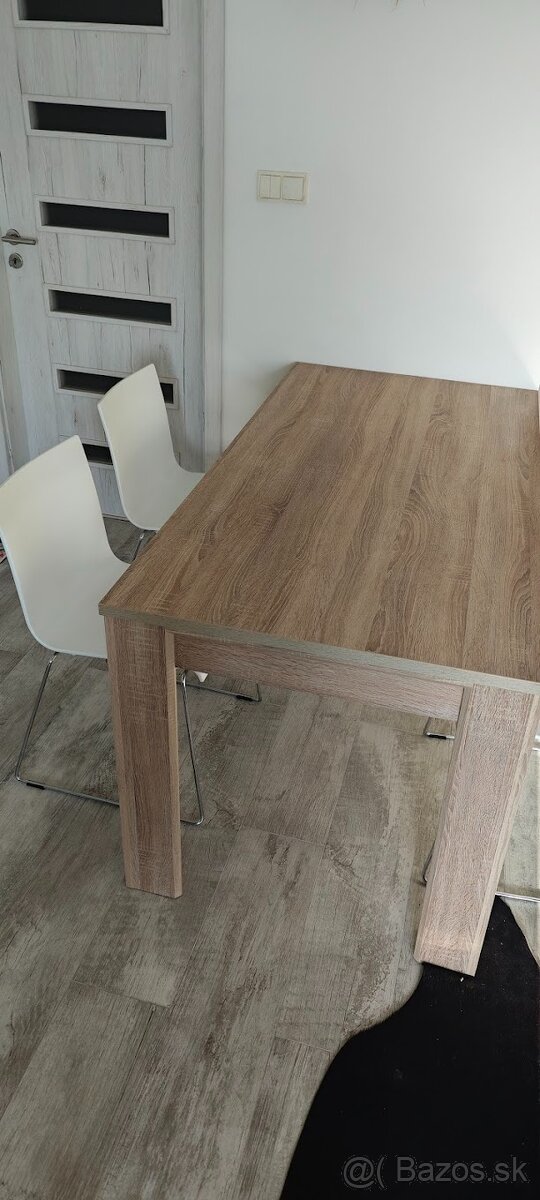 Jedalensky stol so stolickami - 3