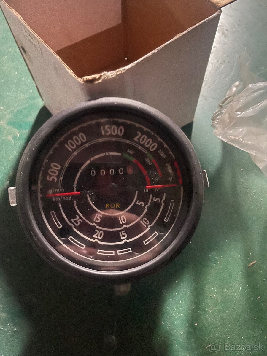 Otáčkomer Zetor - 3